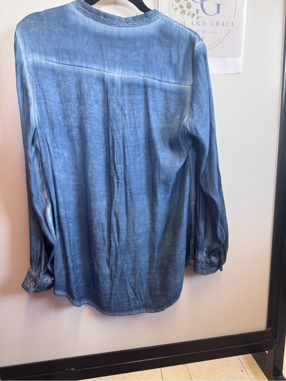 Chico’s Blue Ombre Lace Trim Button Front Blouse Size 1 Medium P2P 20” Lgth 30” - Picture 7 of 10